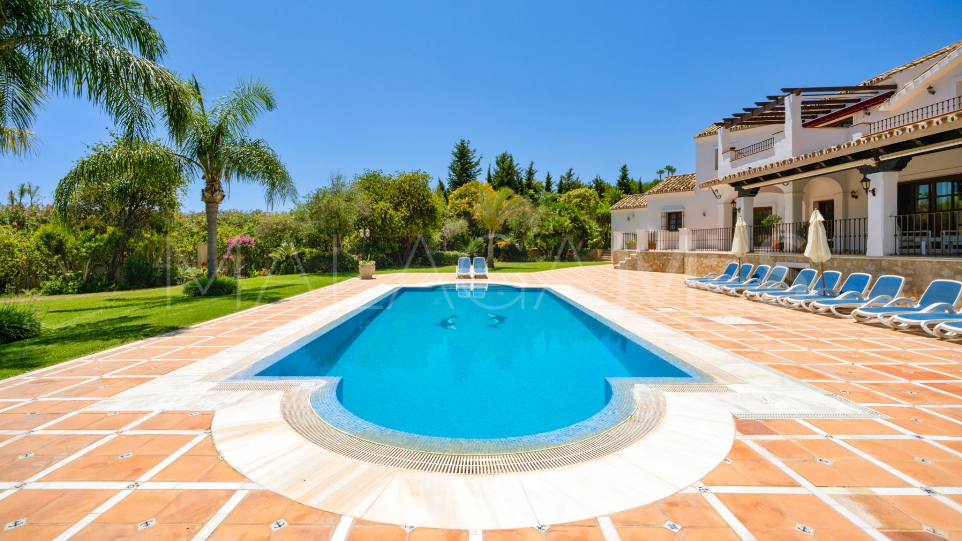 Villa for sale in Estepona