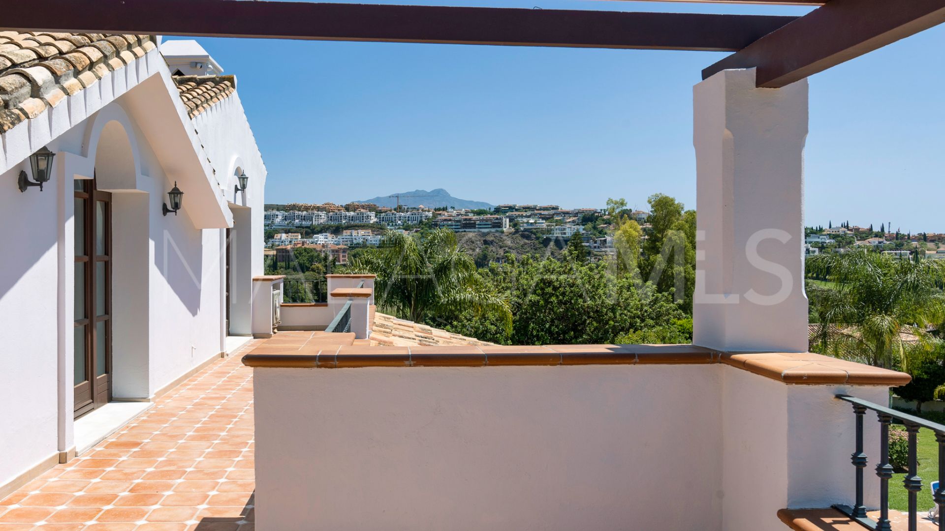 Villa for sale in Estepona