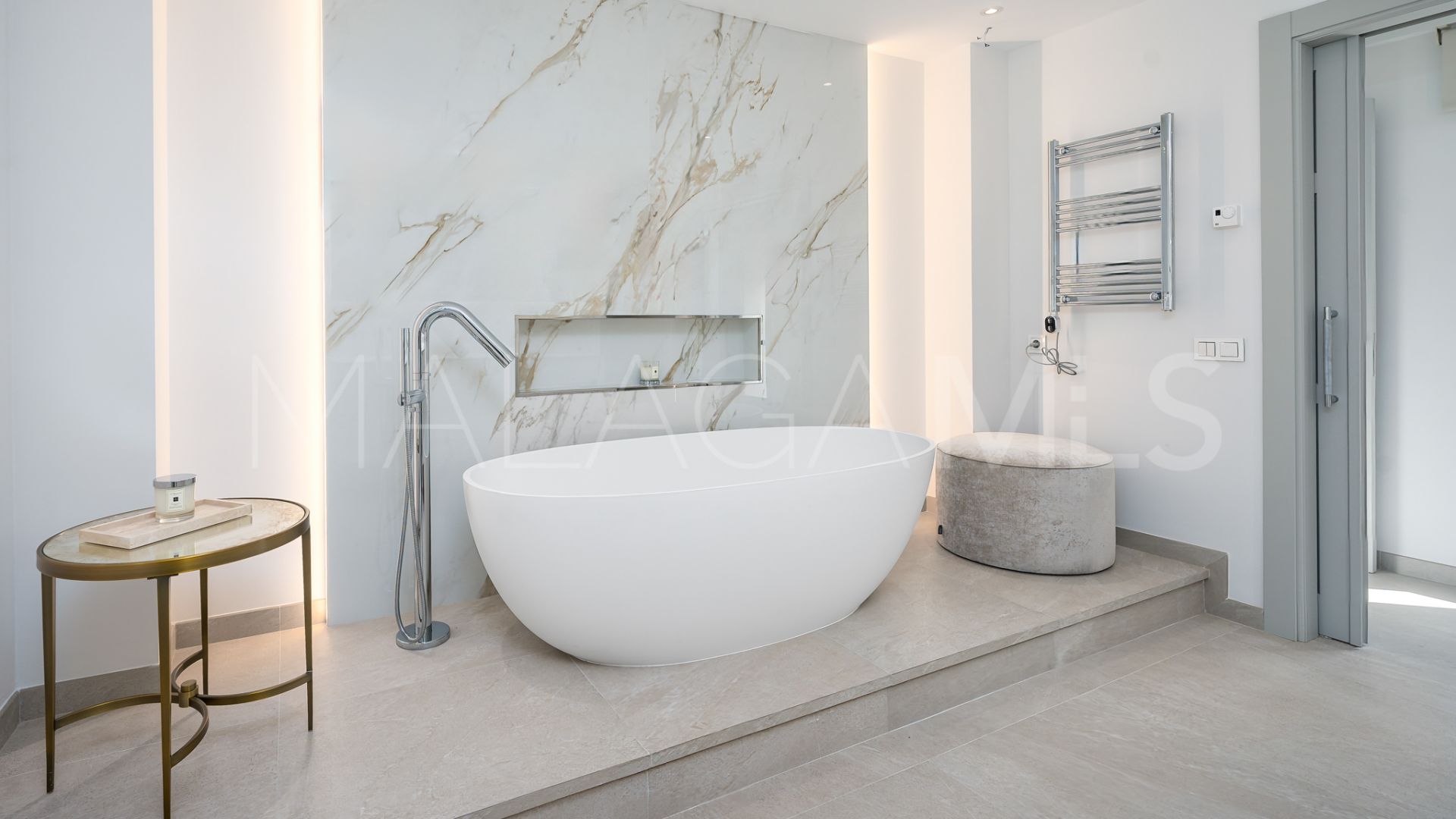 Villa for sale in Nueva Andalucia