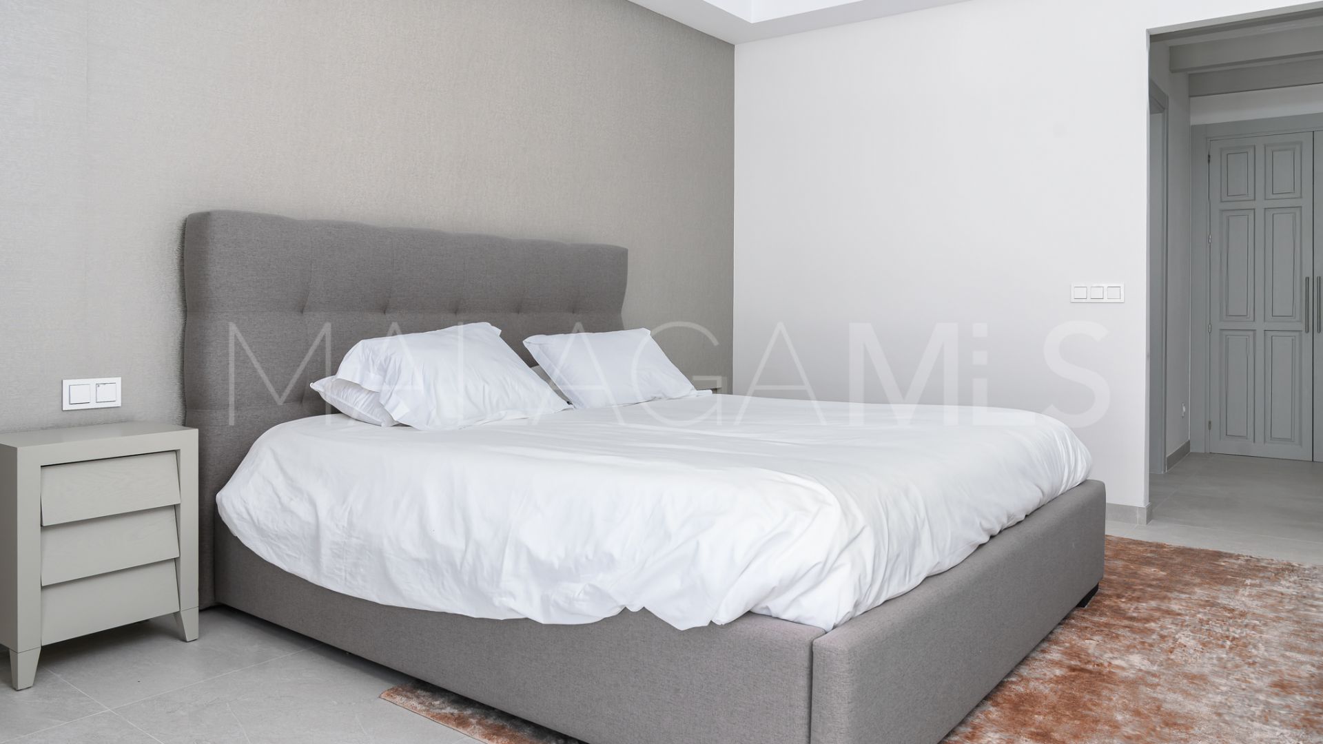 Villa for sale in Nueva Andalucia