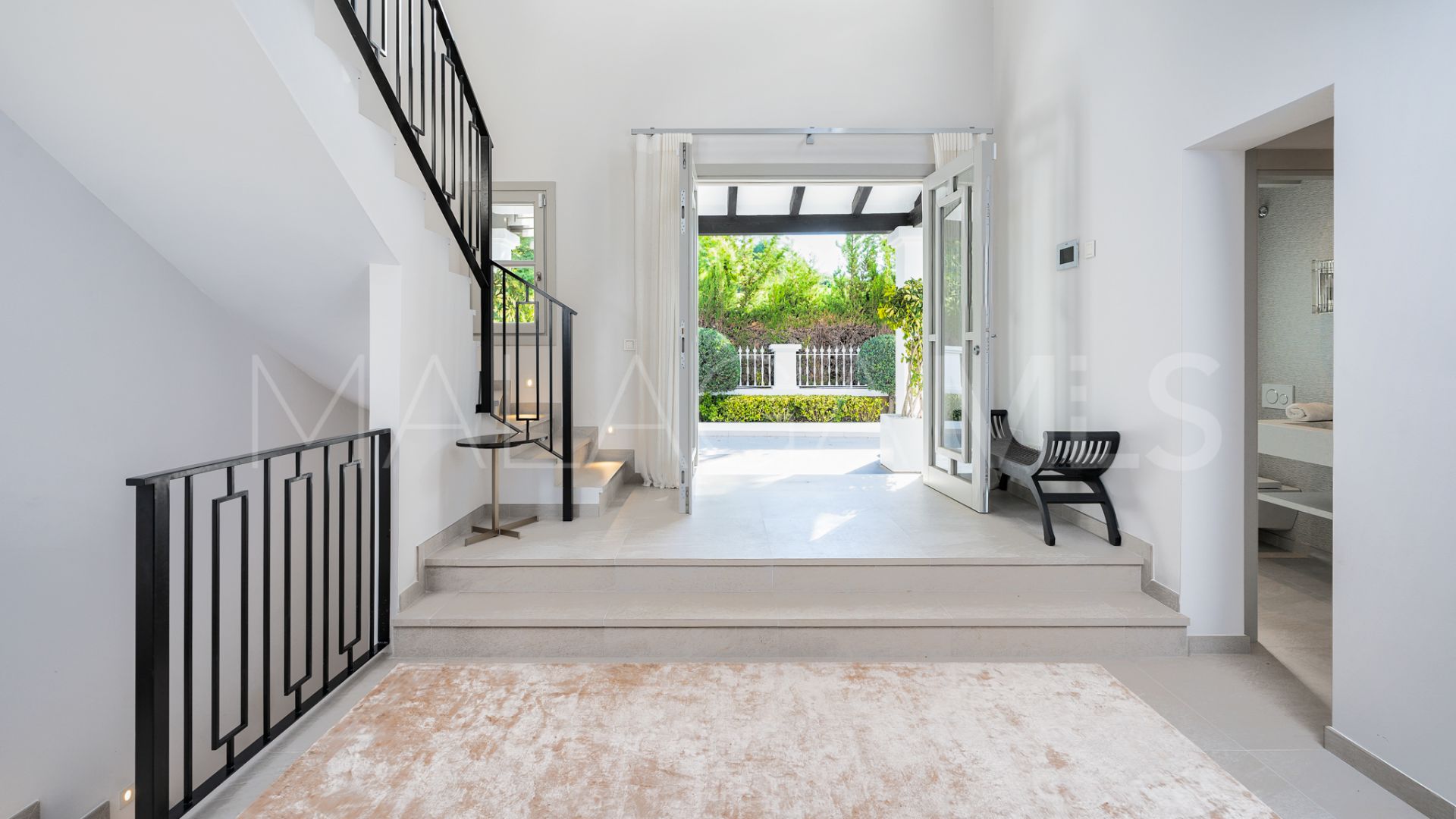 Villa for sale in Nueva Andalucia