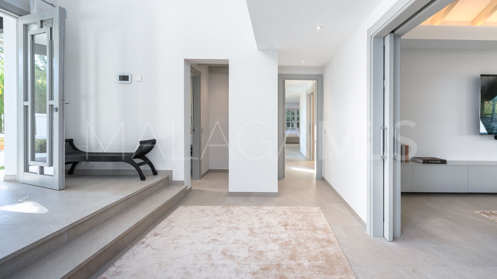 Villa for sale in Nueva Andalucia