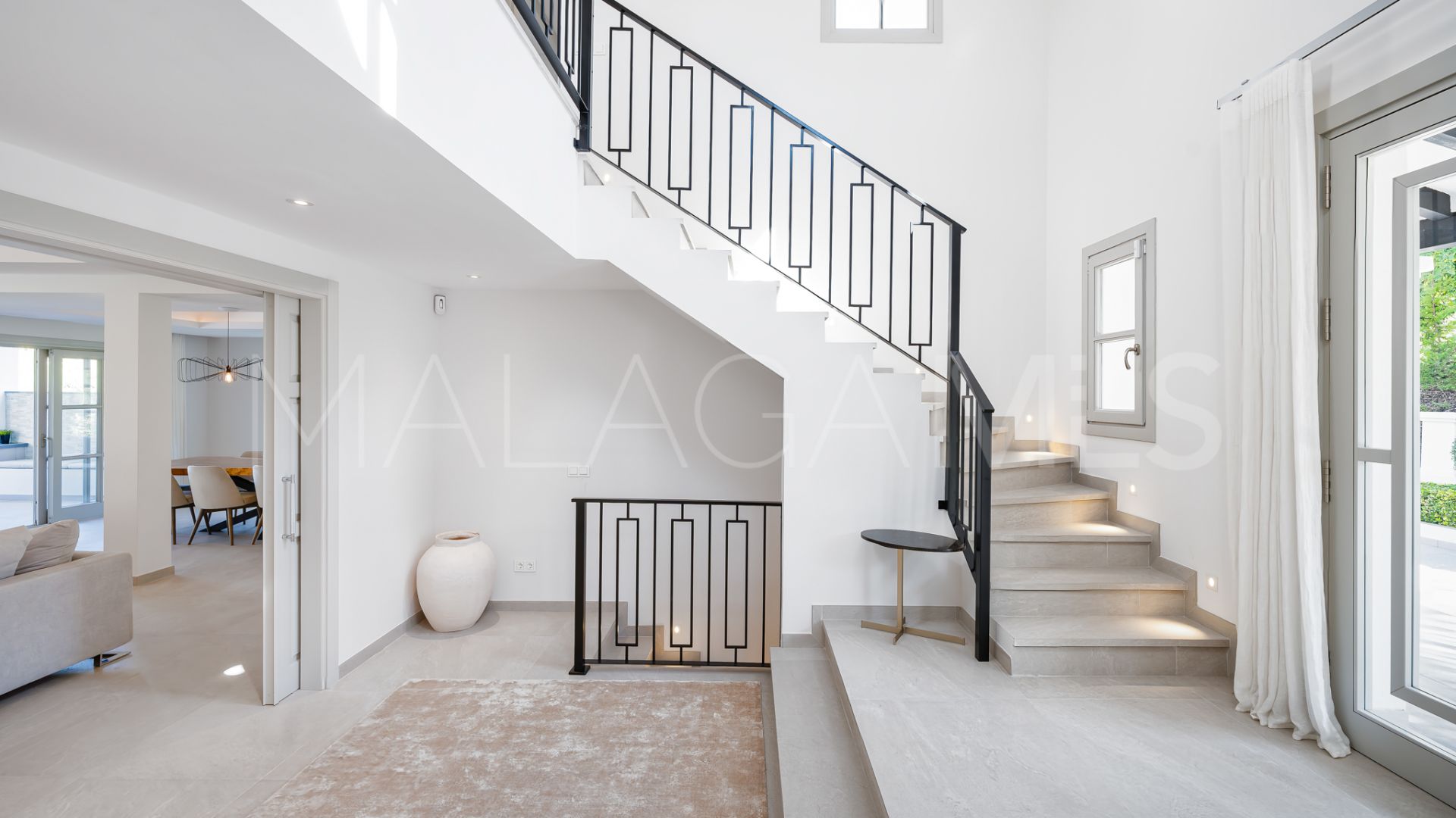 Villa for sale in Nueva Andalucia