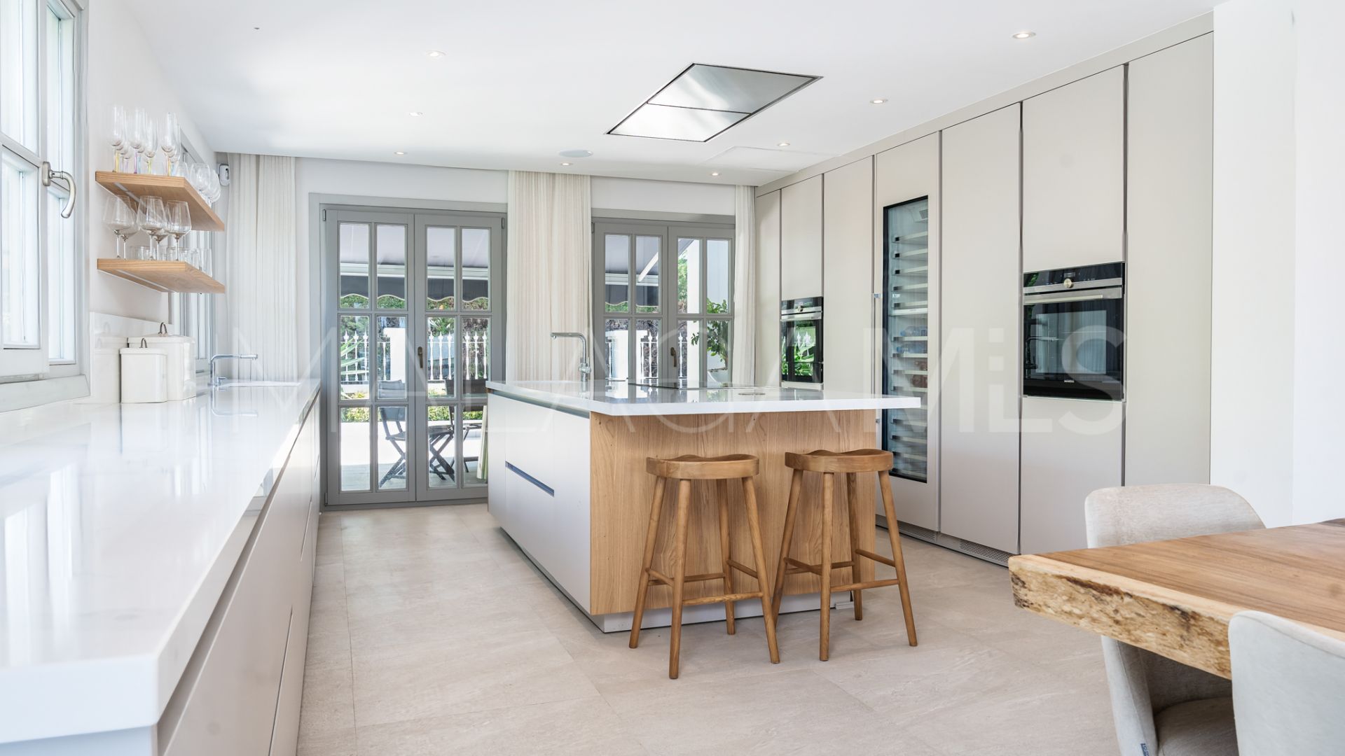 Villa for sale in Nueva Andalucia