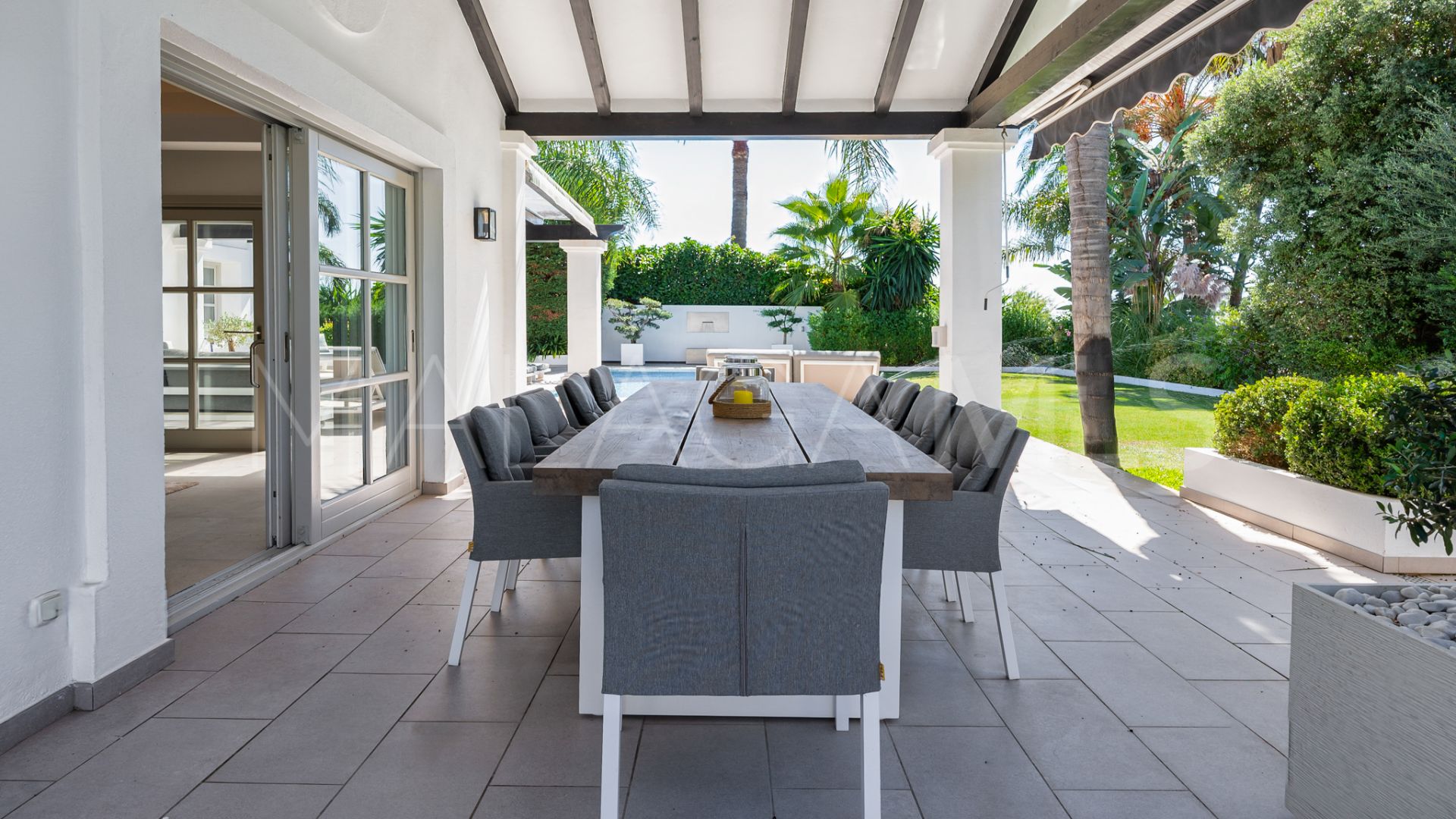 Villa for sale in Nueva Andalucia