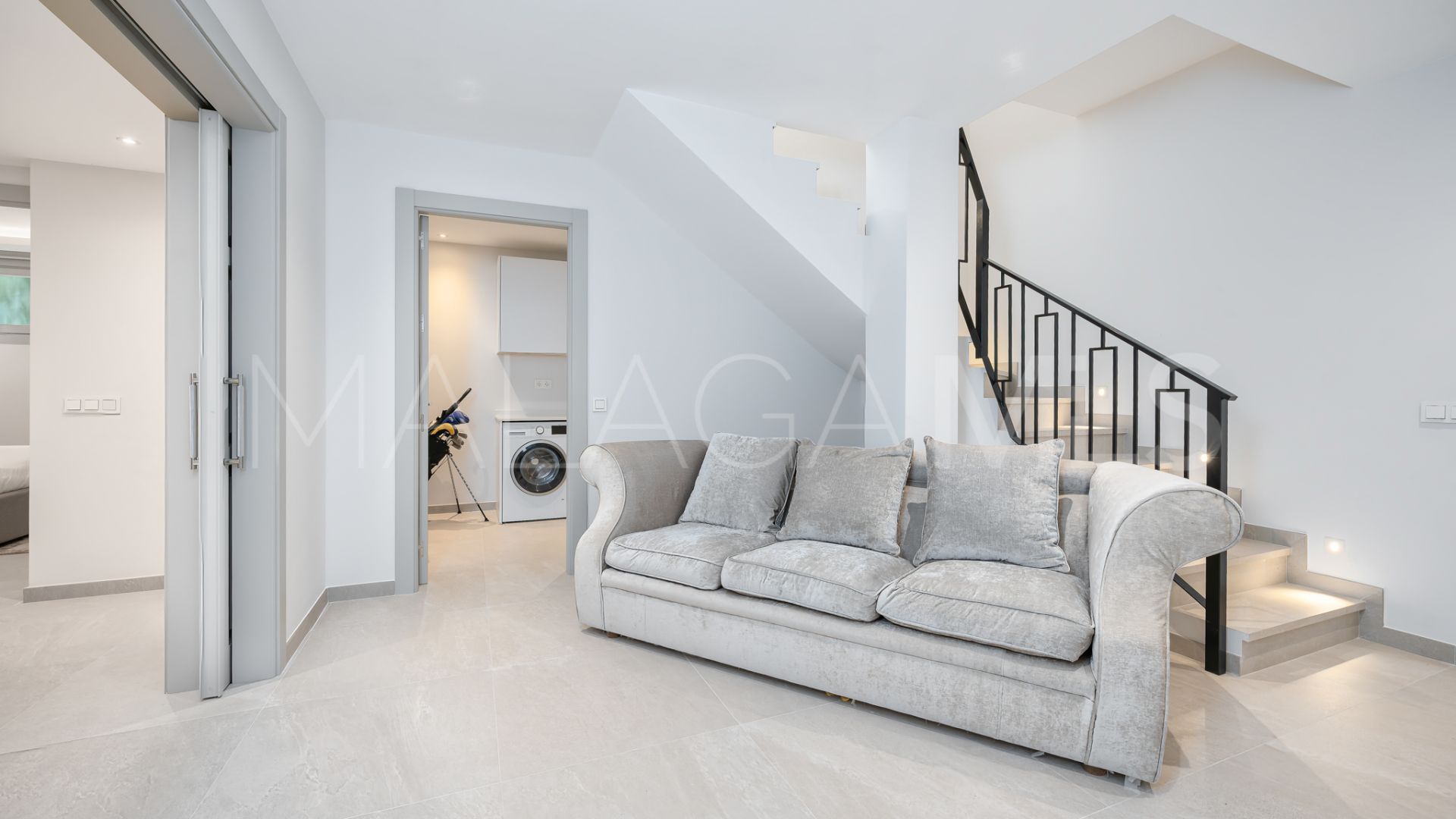 Villa for sale in Nueva Andalucia