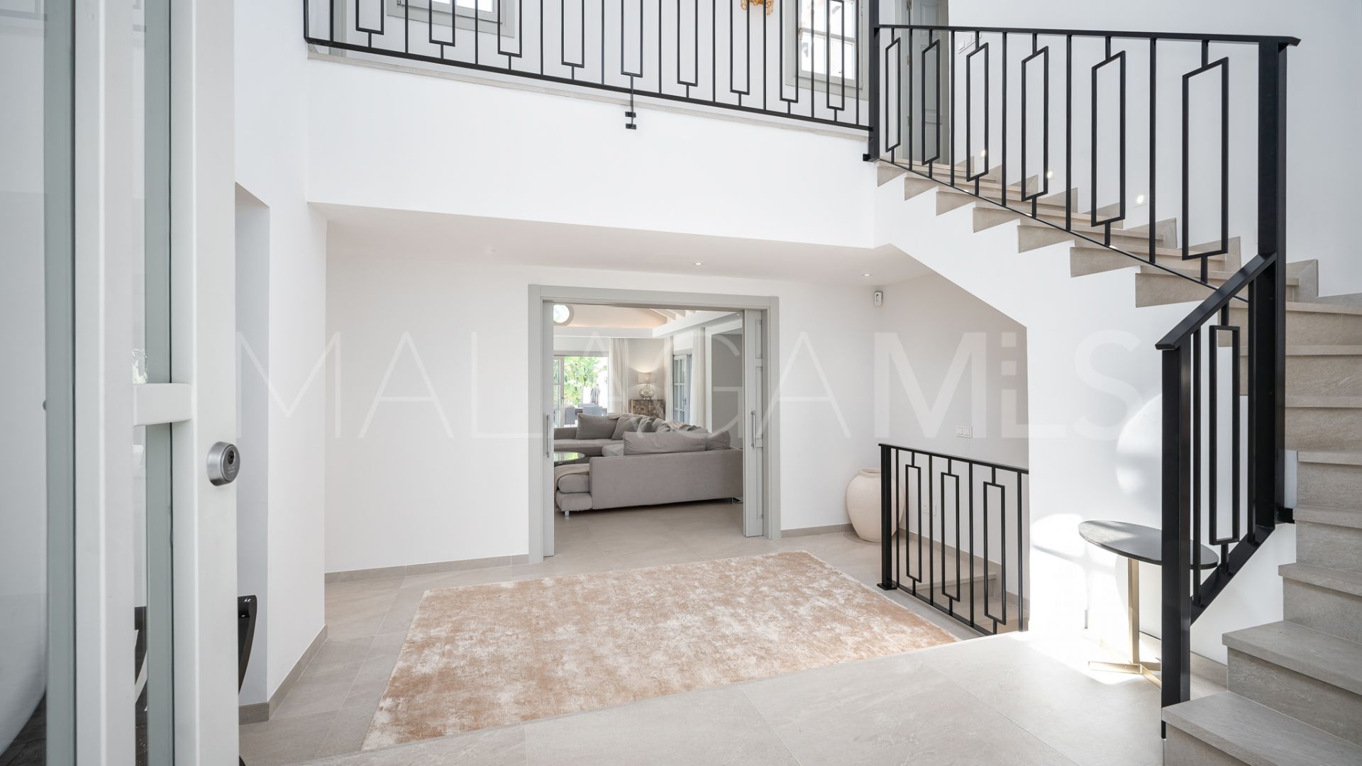 Villa for sale in Nueva Andalucia