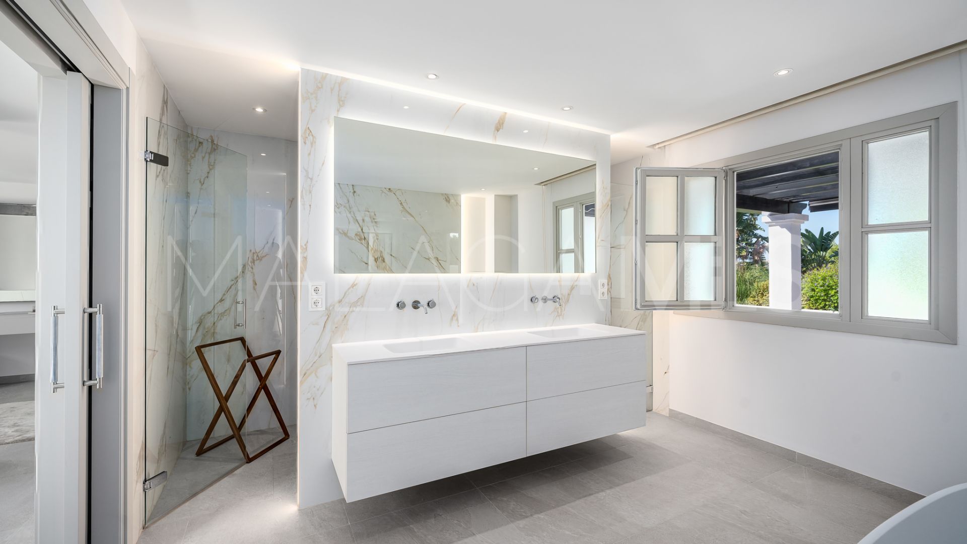 Villa for sale in Nueva Andalucia