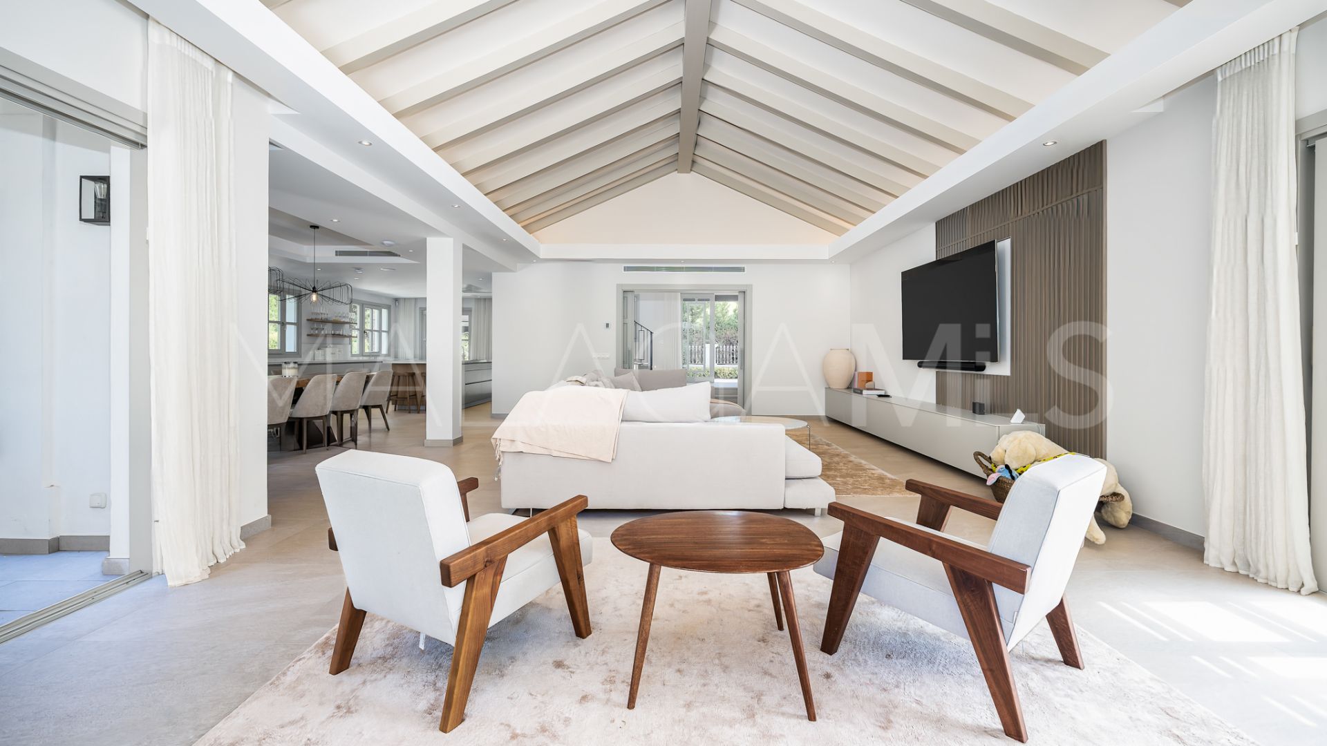 Villa for sale in Nueva Andalucia