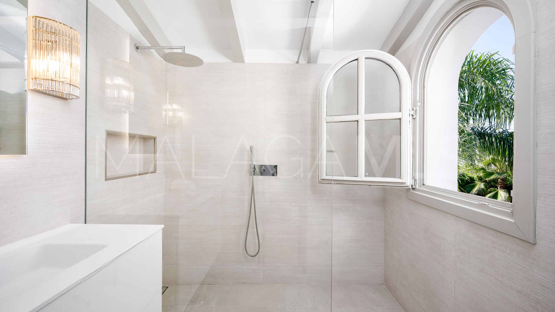 Villa for sale in Nueva Andalucia