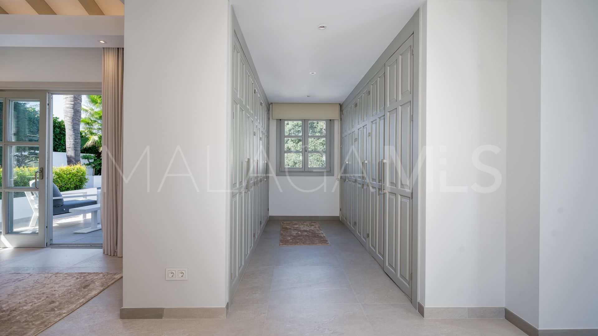 Villa for sale in Nueva Andalucia