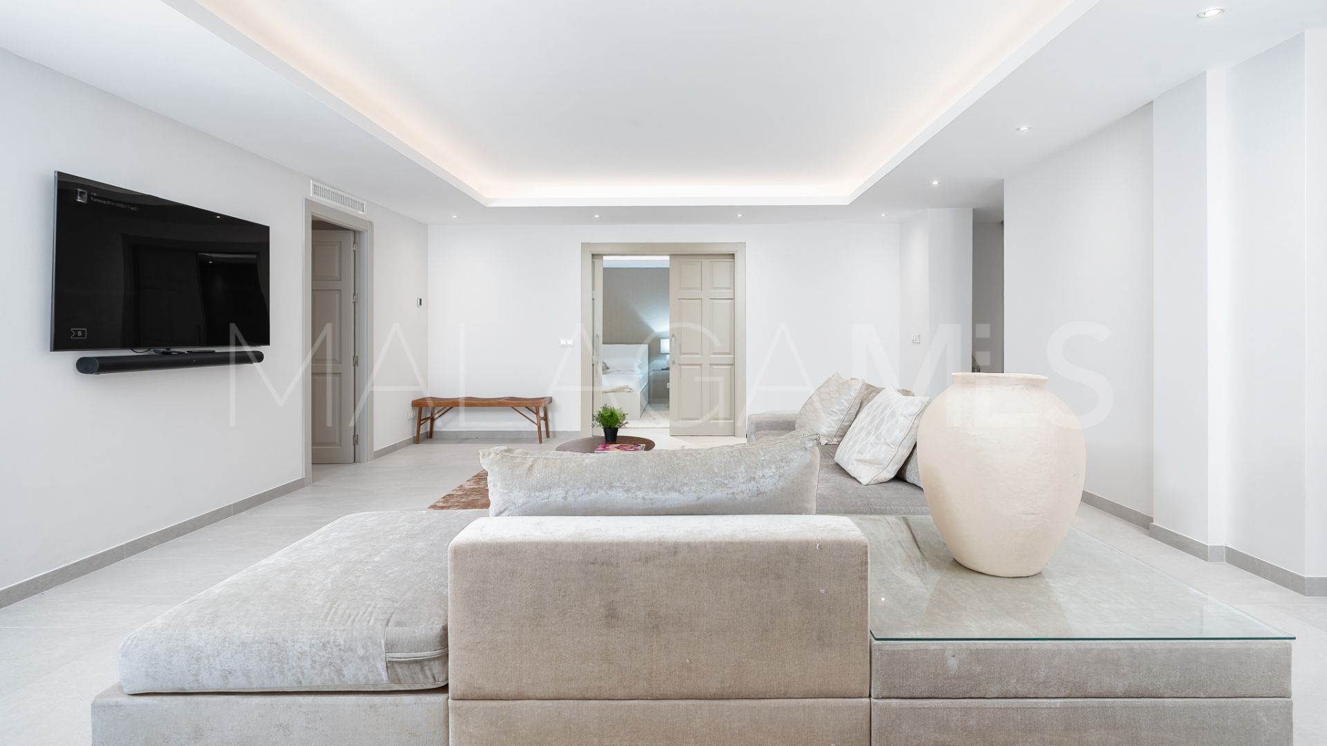 Villa for sale in Nueva Andalucia