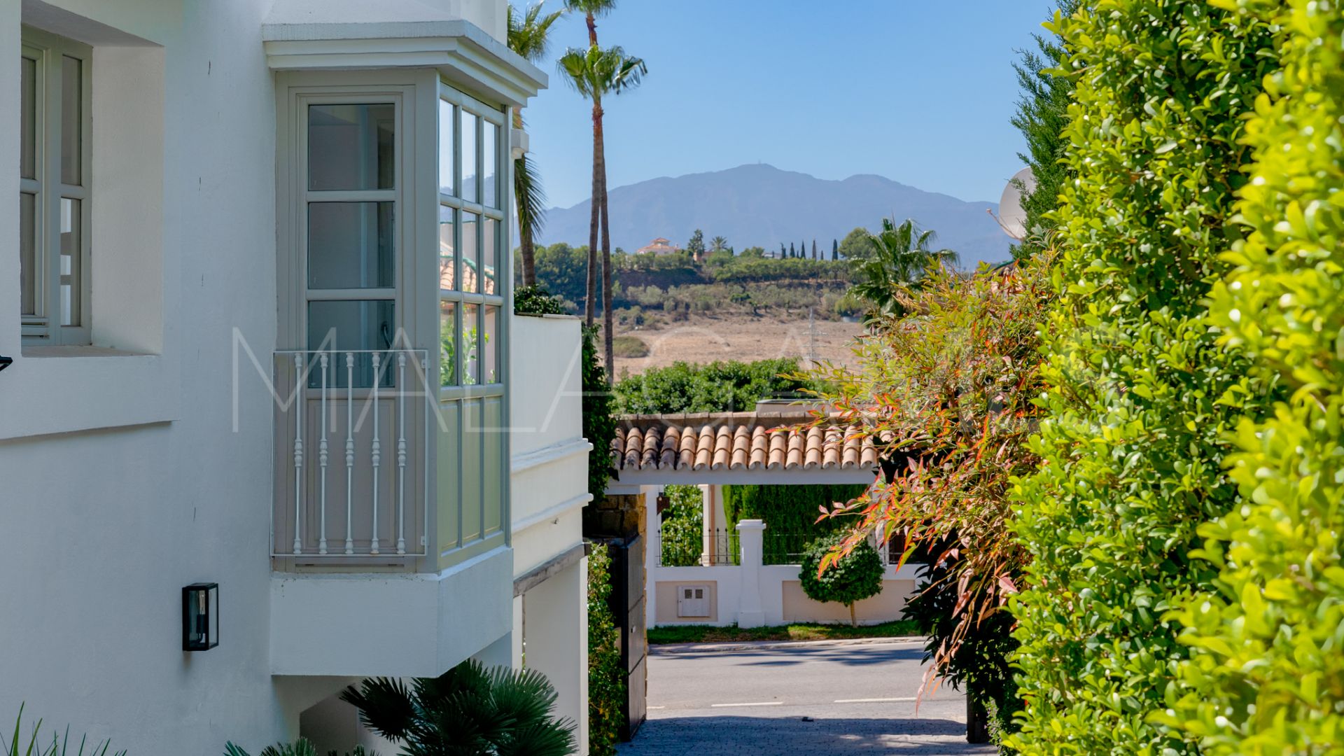 Villa for sale in Nueva Andalucia