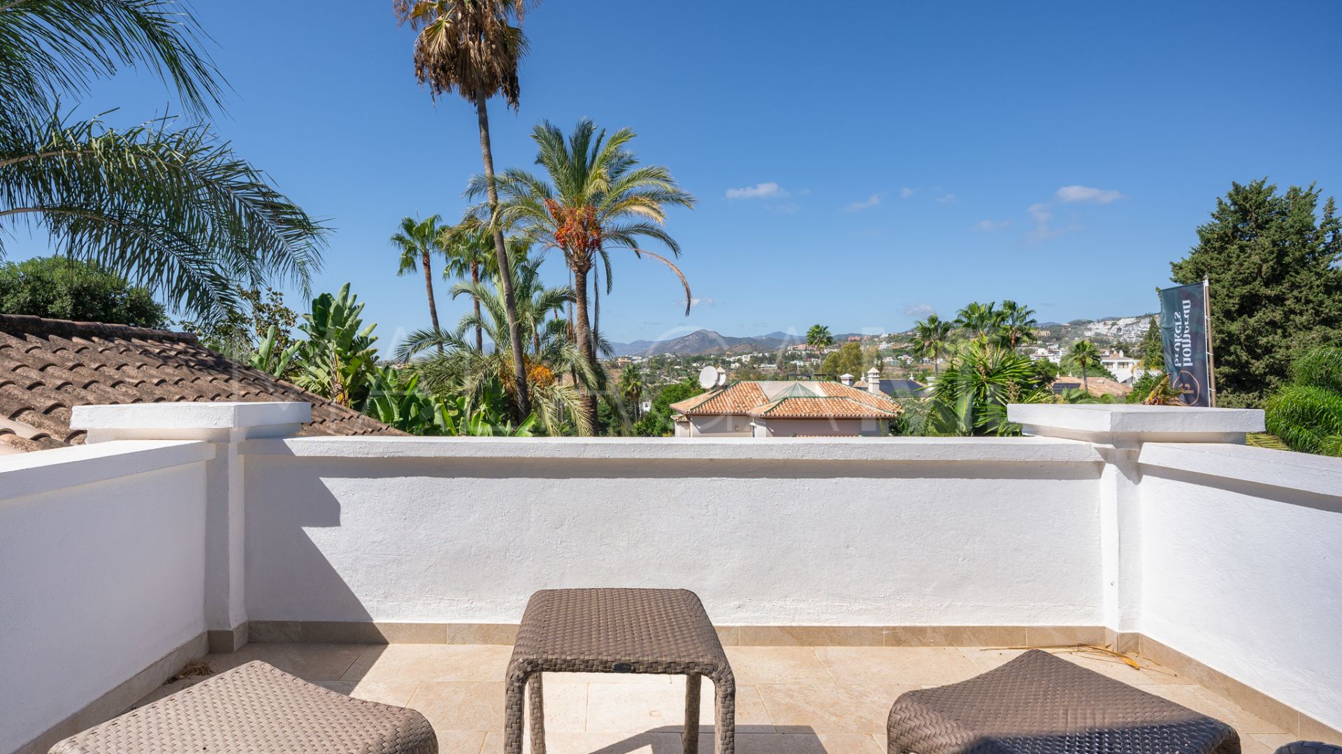 Villa for sale in Nueva Andalucia