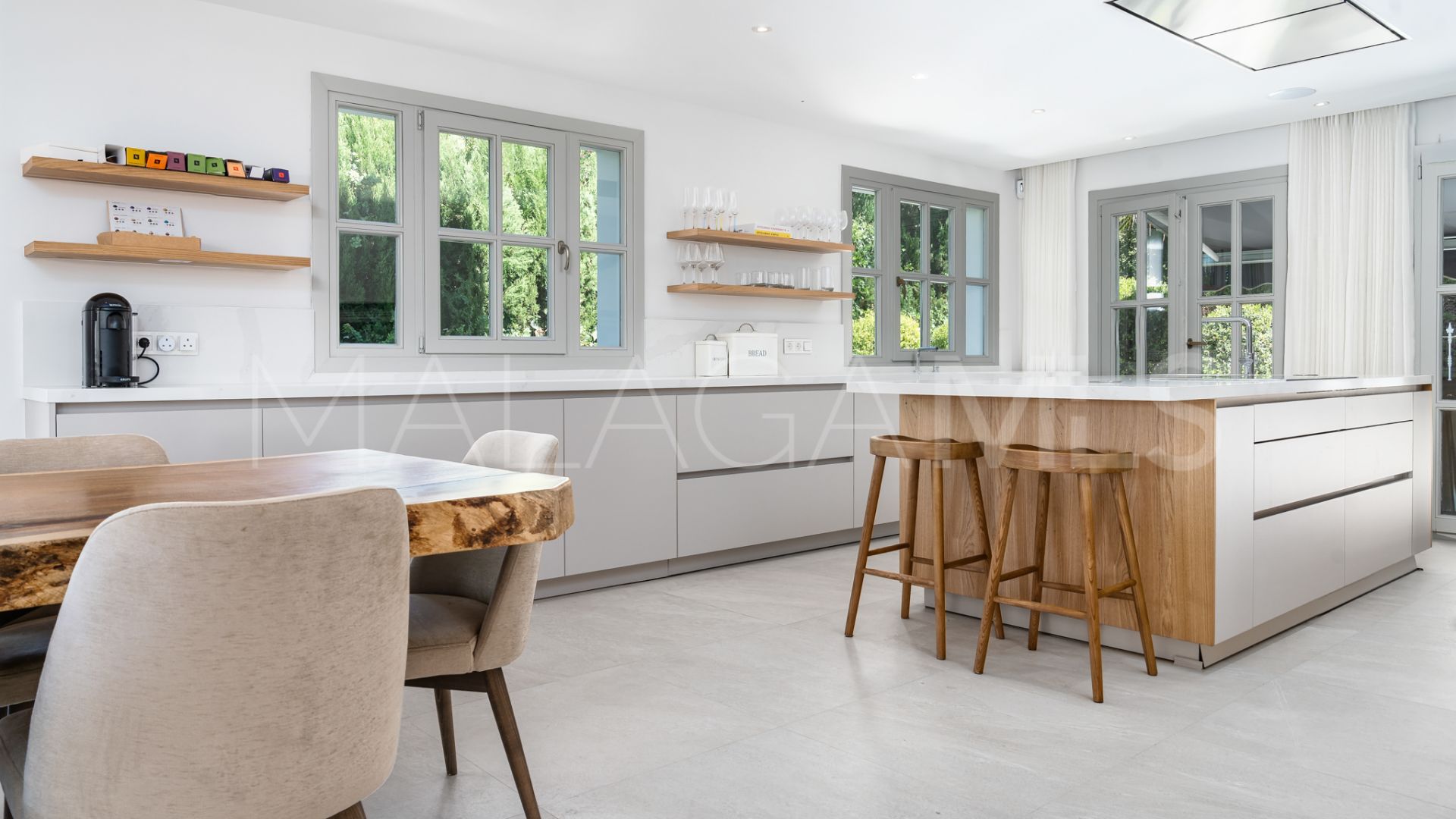 Villa for sale in Nueva Andalucia