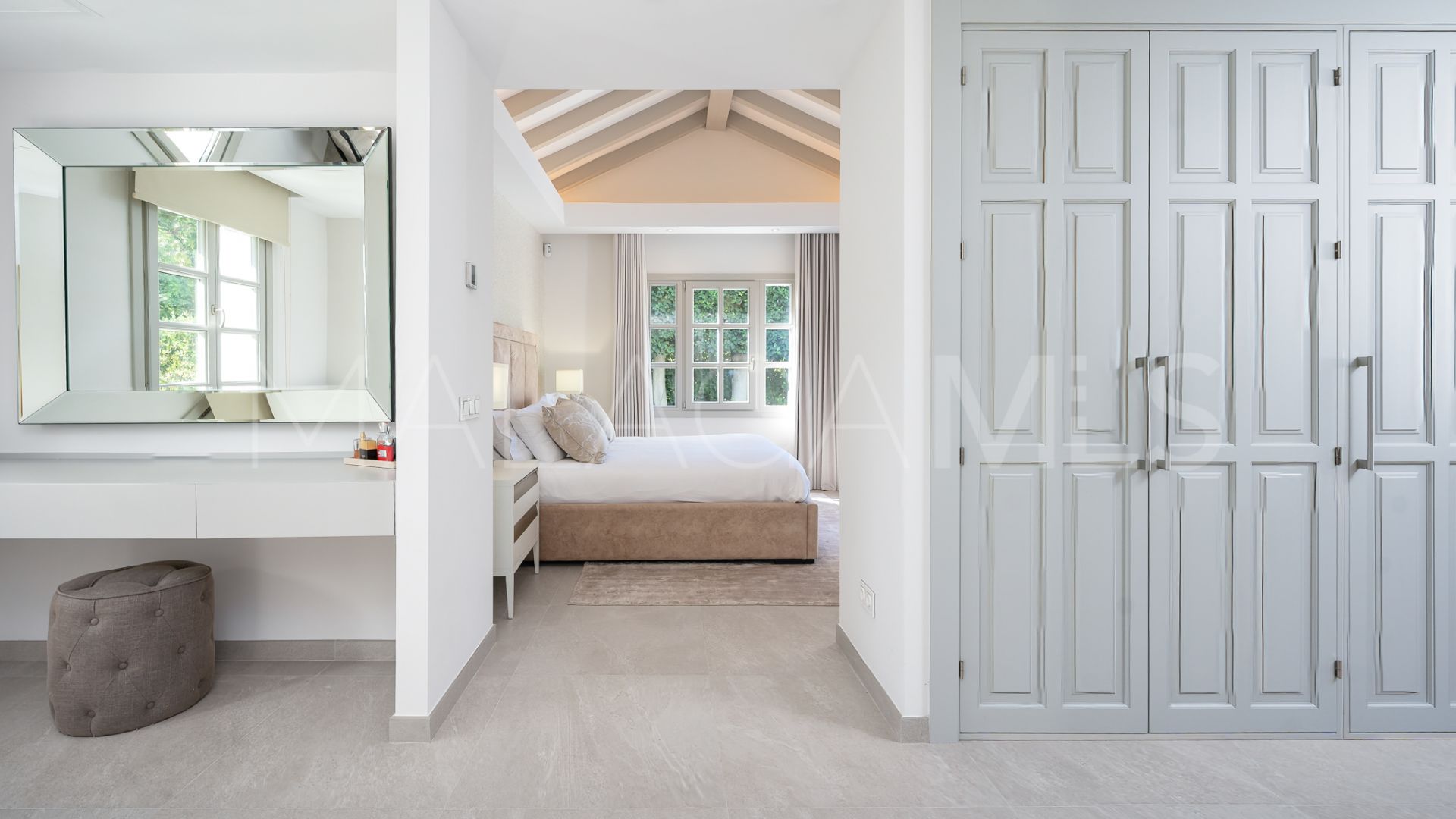 Villa for sale in Nueva Andalucia