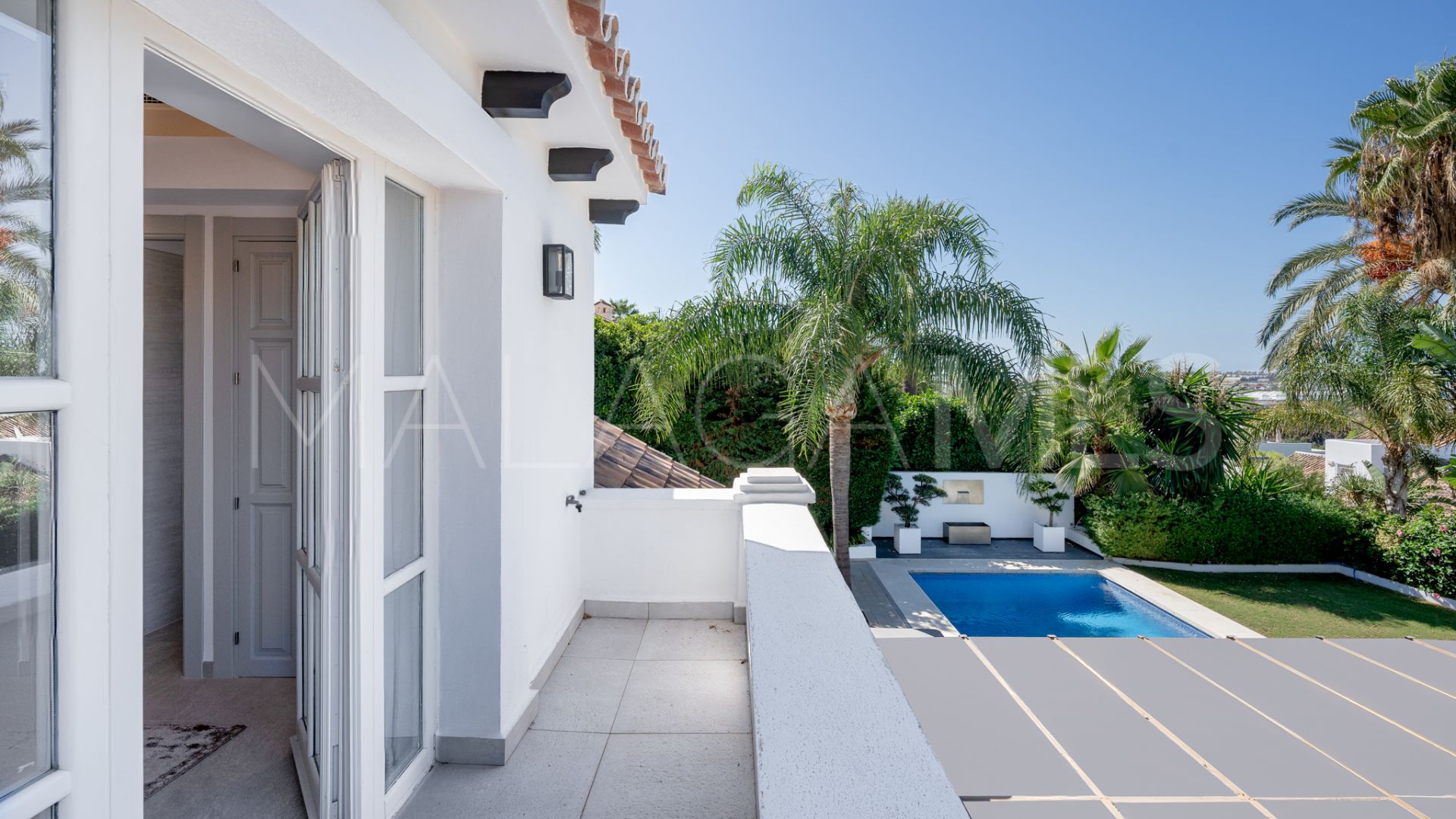 Villa for sale in Nueva Andalucia