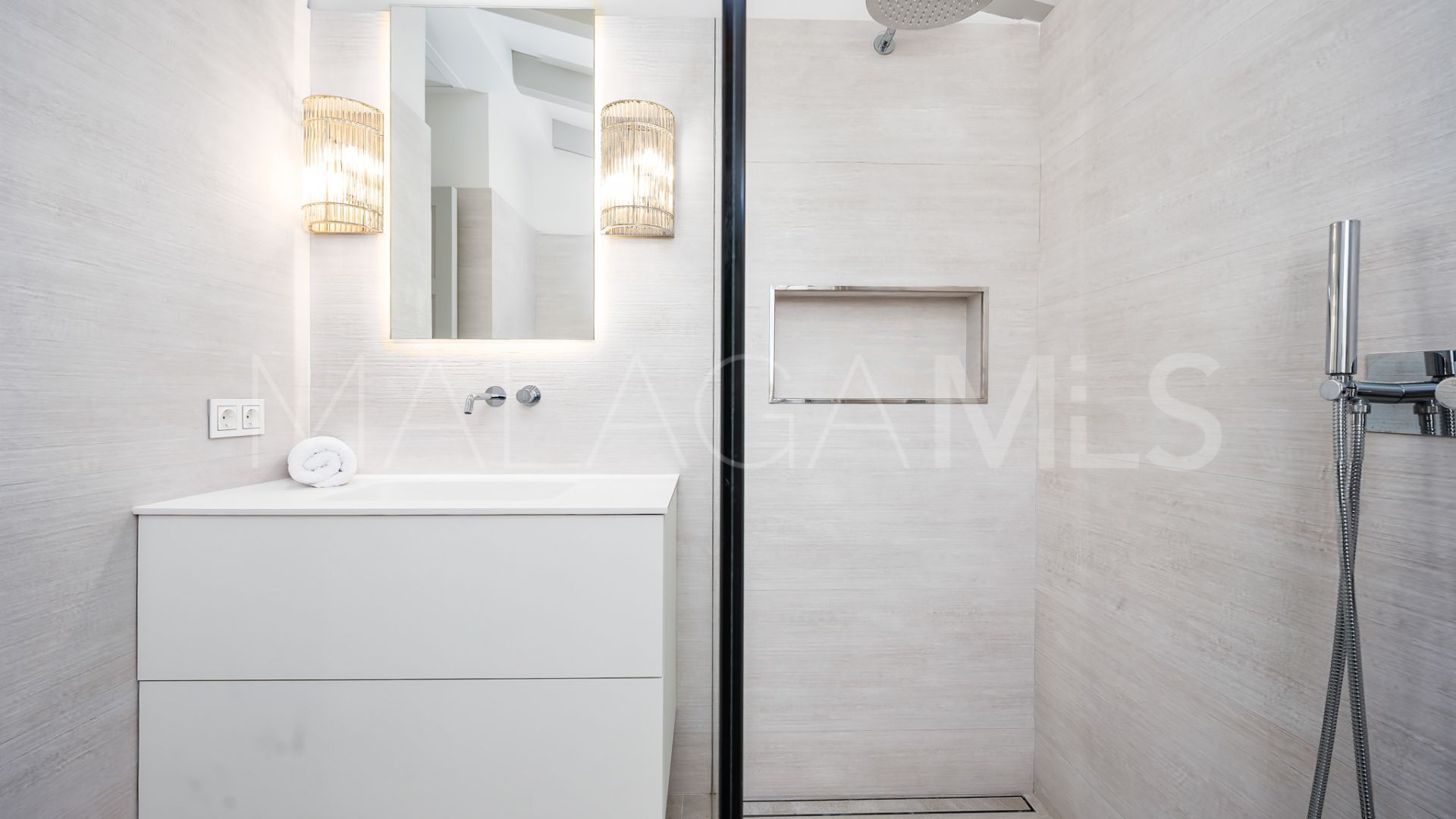 Villa for sale in Nueva Andalucia