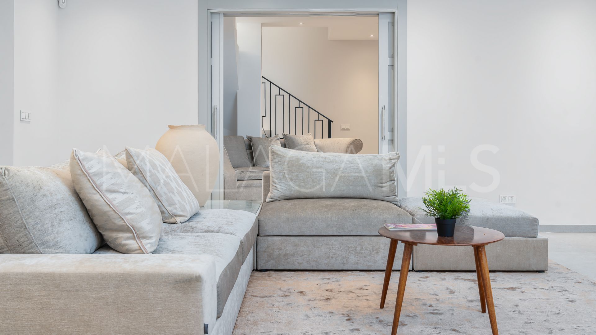 Villa for sale in Nueva Andalucia