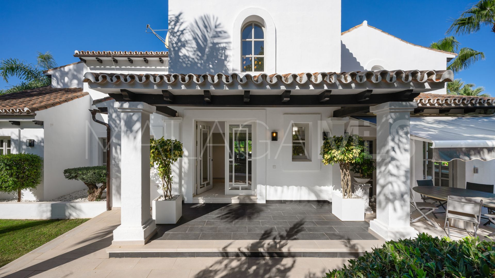 Villa for sale in Nueva Andalucia