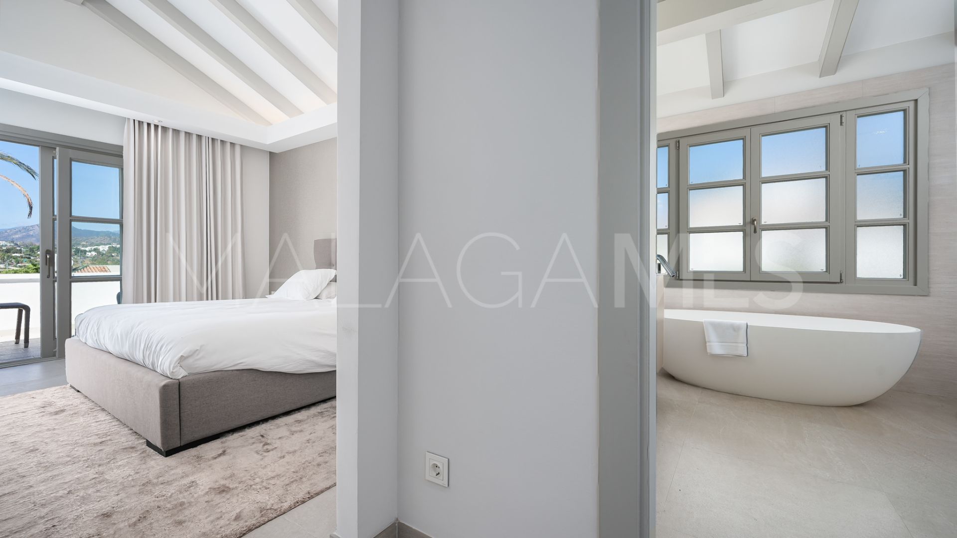 Villa for sale in Nueva Andalucia