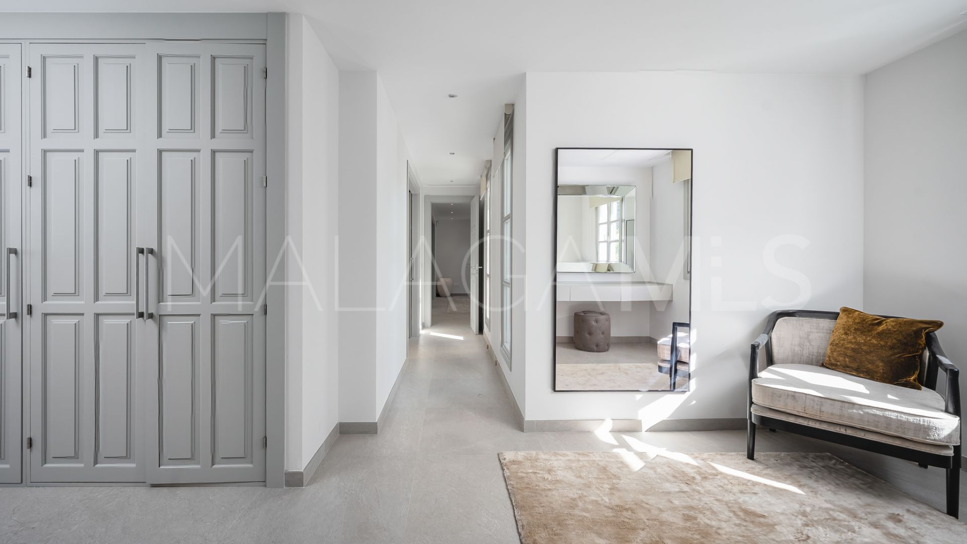 Villa for sale in Nueva Andalucia