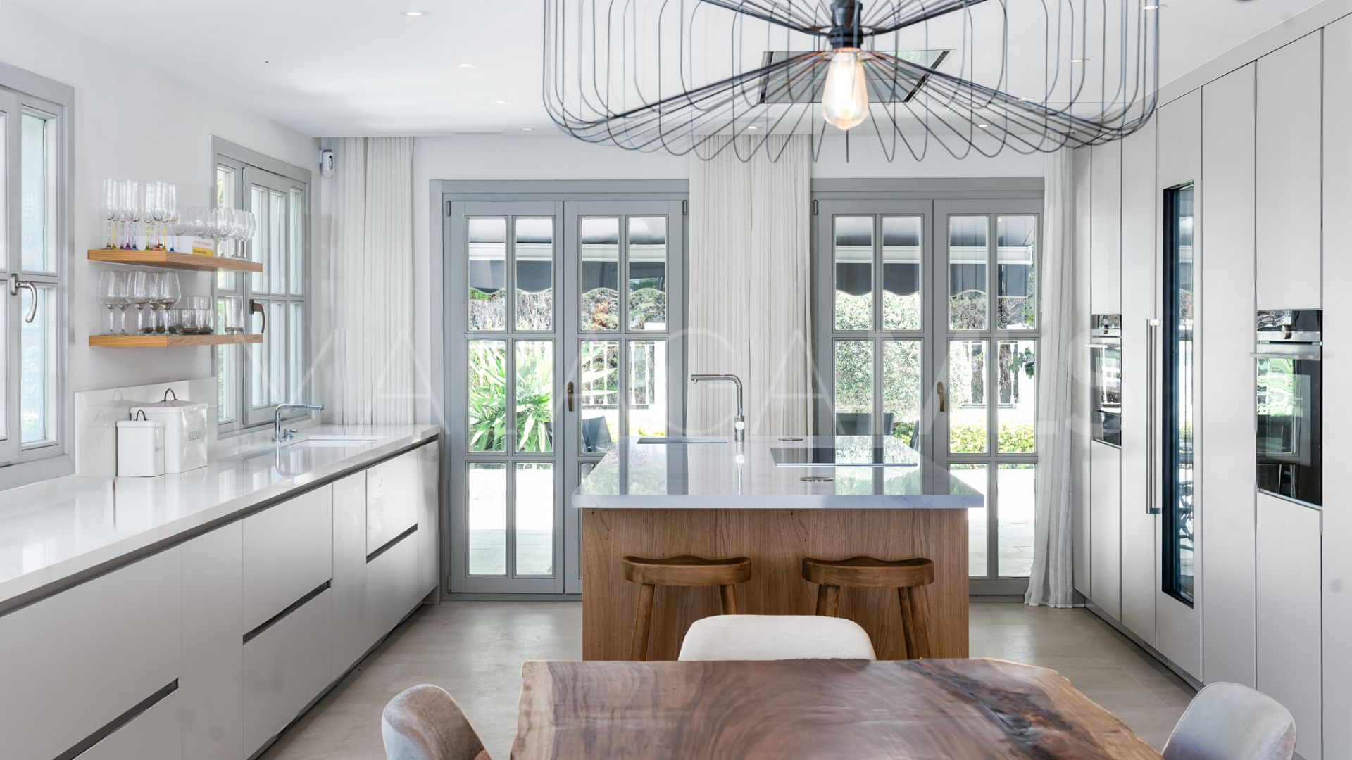 Villa for sale in Nueva Andalucia