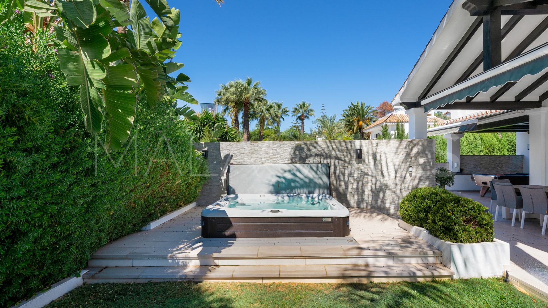 Villa for sale in Nueva Andalucia