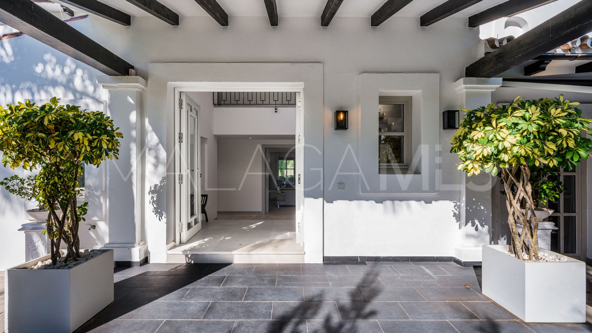 Villa for sale in Nueva Andalucia