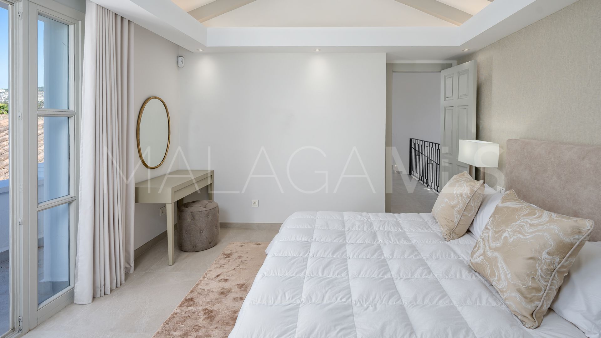 Villa for sale in Nueva Andalucia