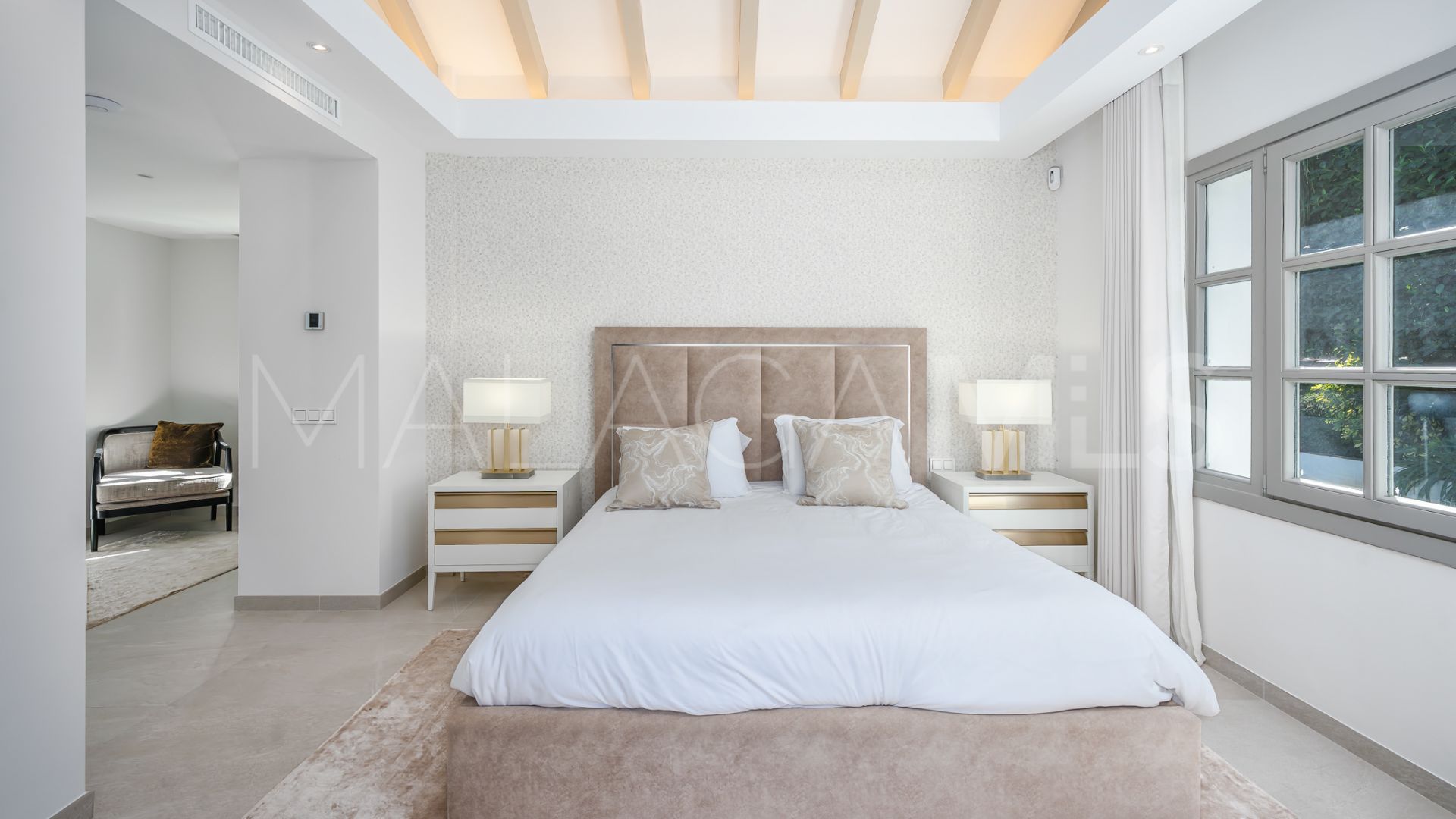 Villa for sale in Nueva Andalucia