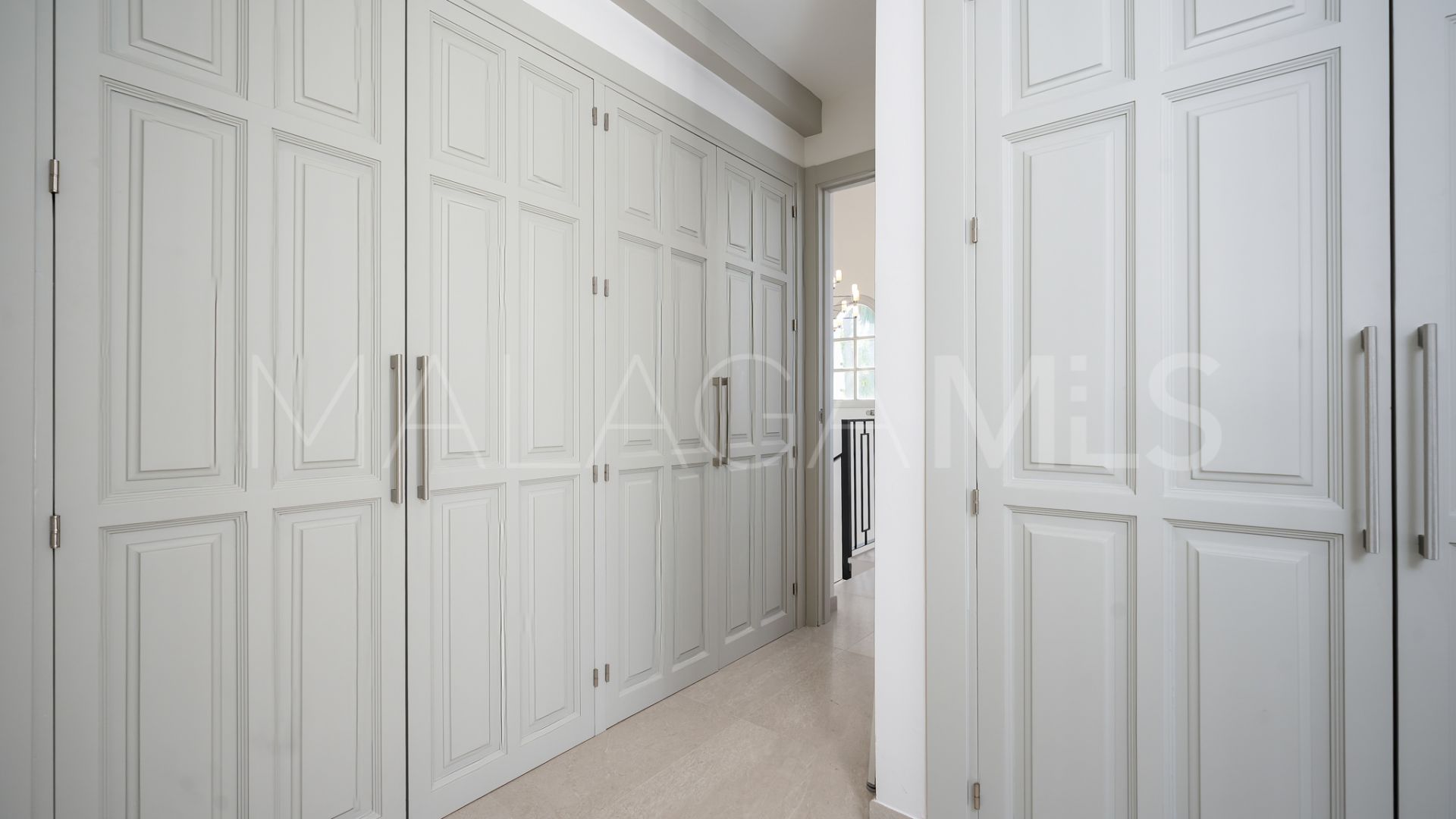 Villa for sale in Nueva Andalucia