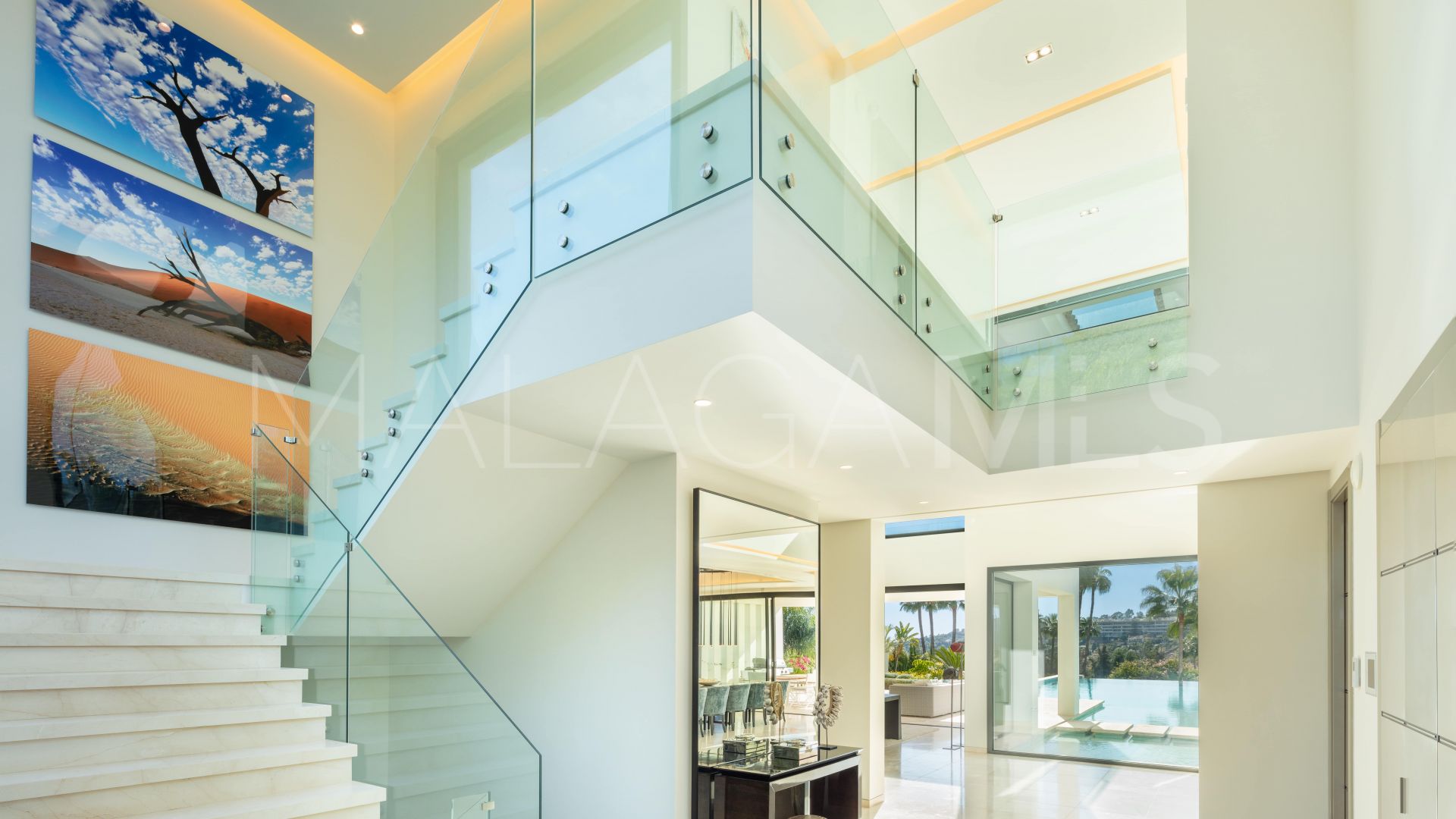 Villa de 6 bedrooms for sale in Nueva Andalucia