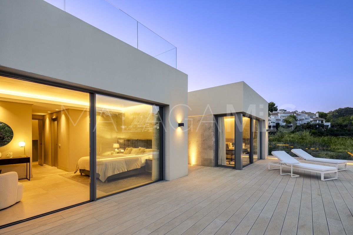 Villa for sale in Nueva Andalucia