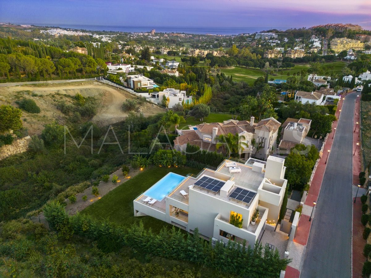 Villa for sale in Nueva Andalucia