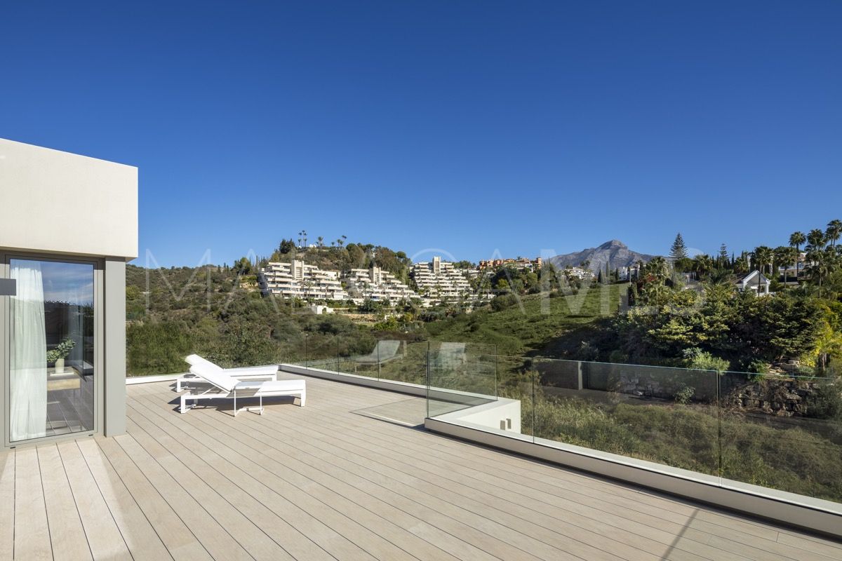 Villa for sale in Nueva Andalucia