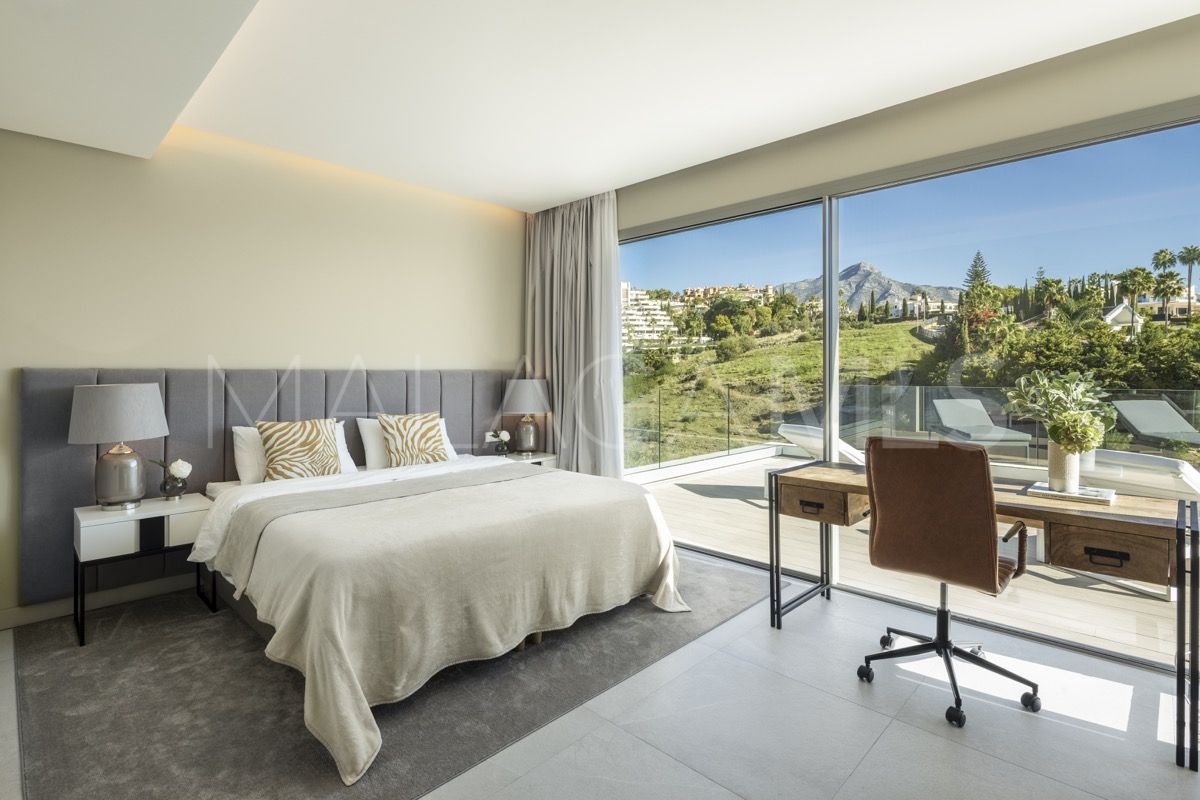 Villa for sale in Nueva Andalucia