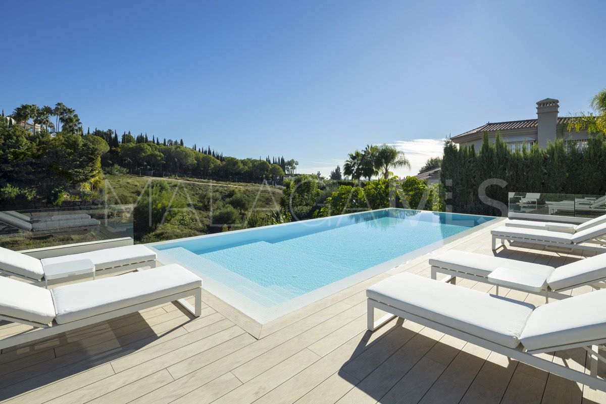 Villa for sale in Nueva Andalucia
