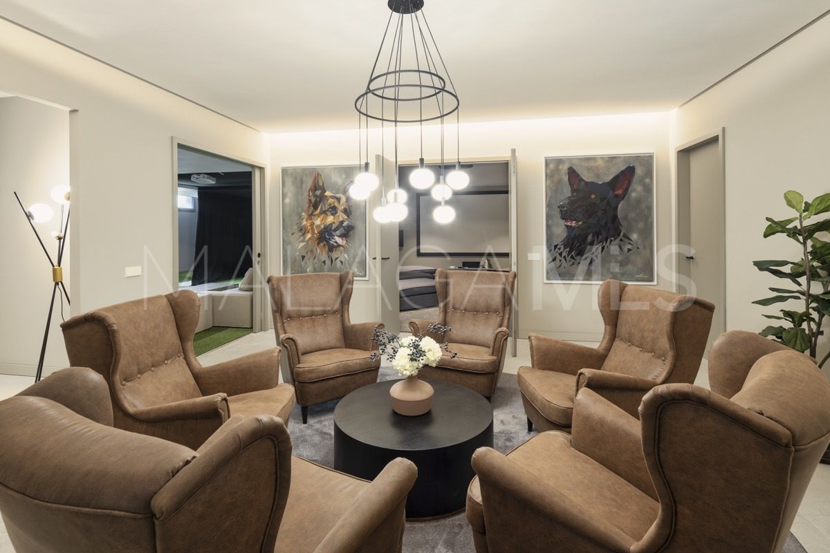 Villa for sale in Nueva Andalucia