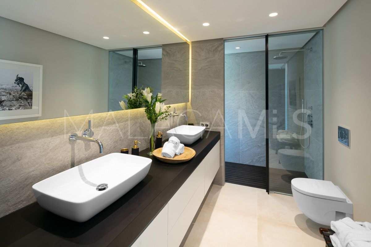 Villa for sale in Benahavis