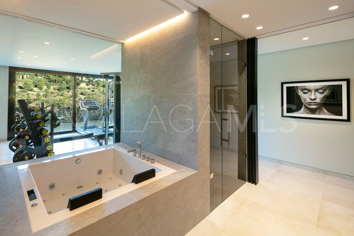 Villa for sale in Benahavis