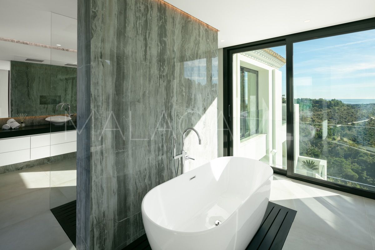 Villa for sale in Benahavis