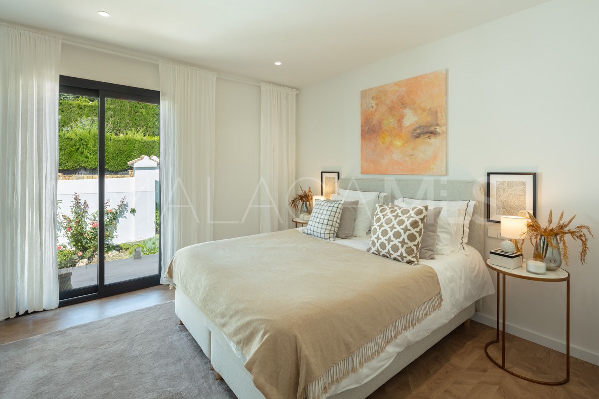 Villa for sale in Nueva Andalucia
