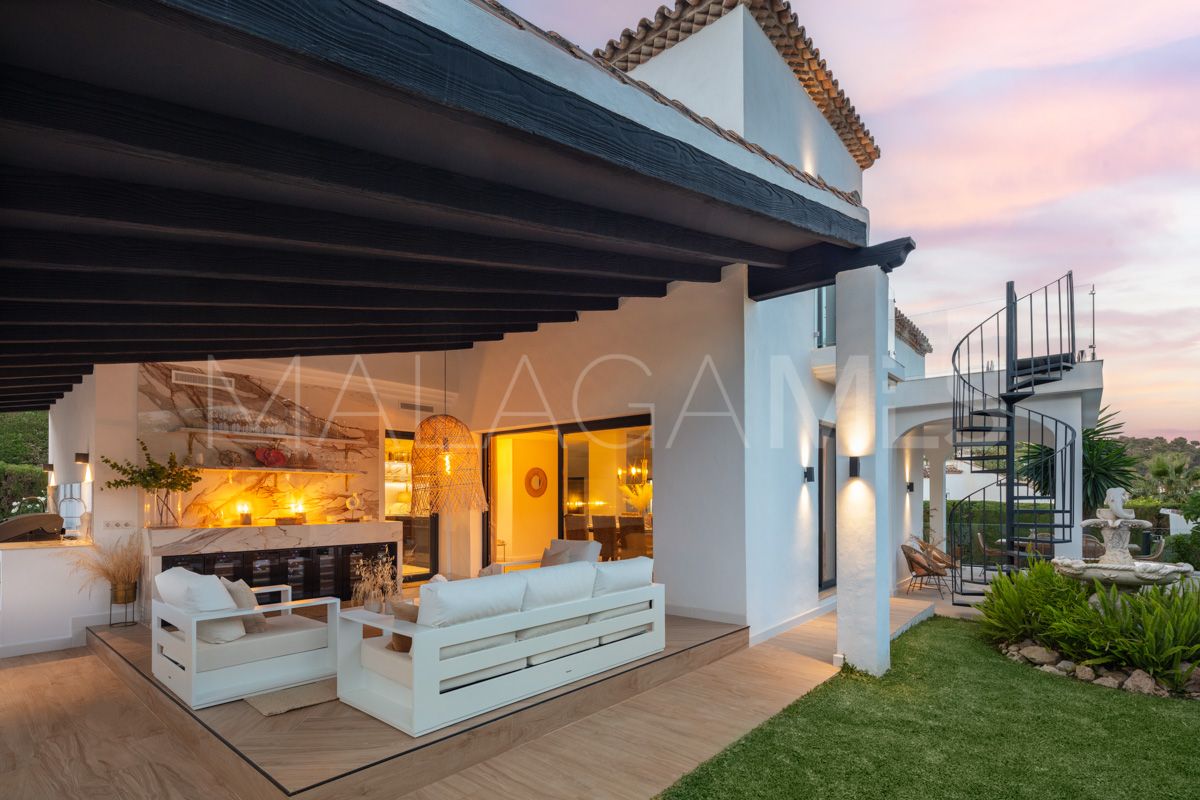 Villa for sale in Nueva Andalucia