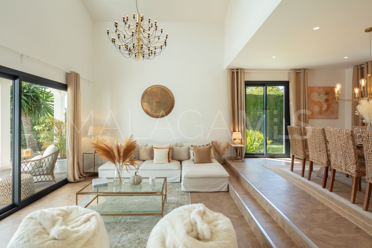 Villa for sale in Nueva Andalucia