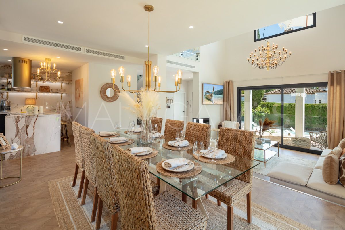 Villa for sale in Nueva Andalucia
