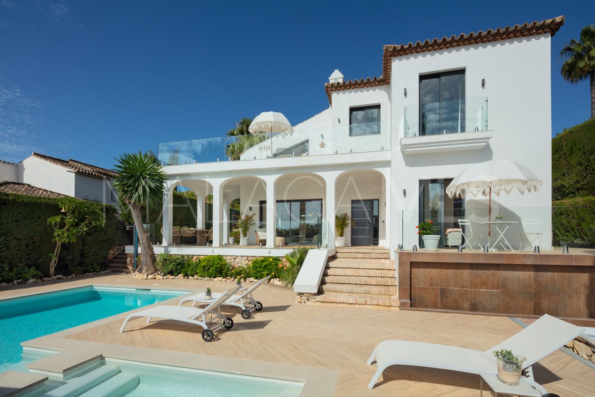 Villa for sale in Nueva Andalucia