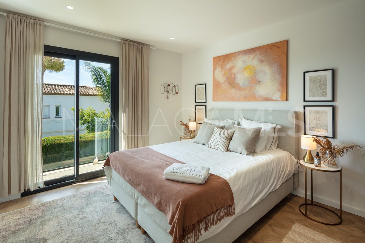 Villa for sale in Nueva Andalucia