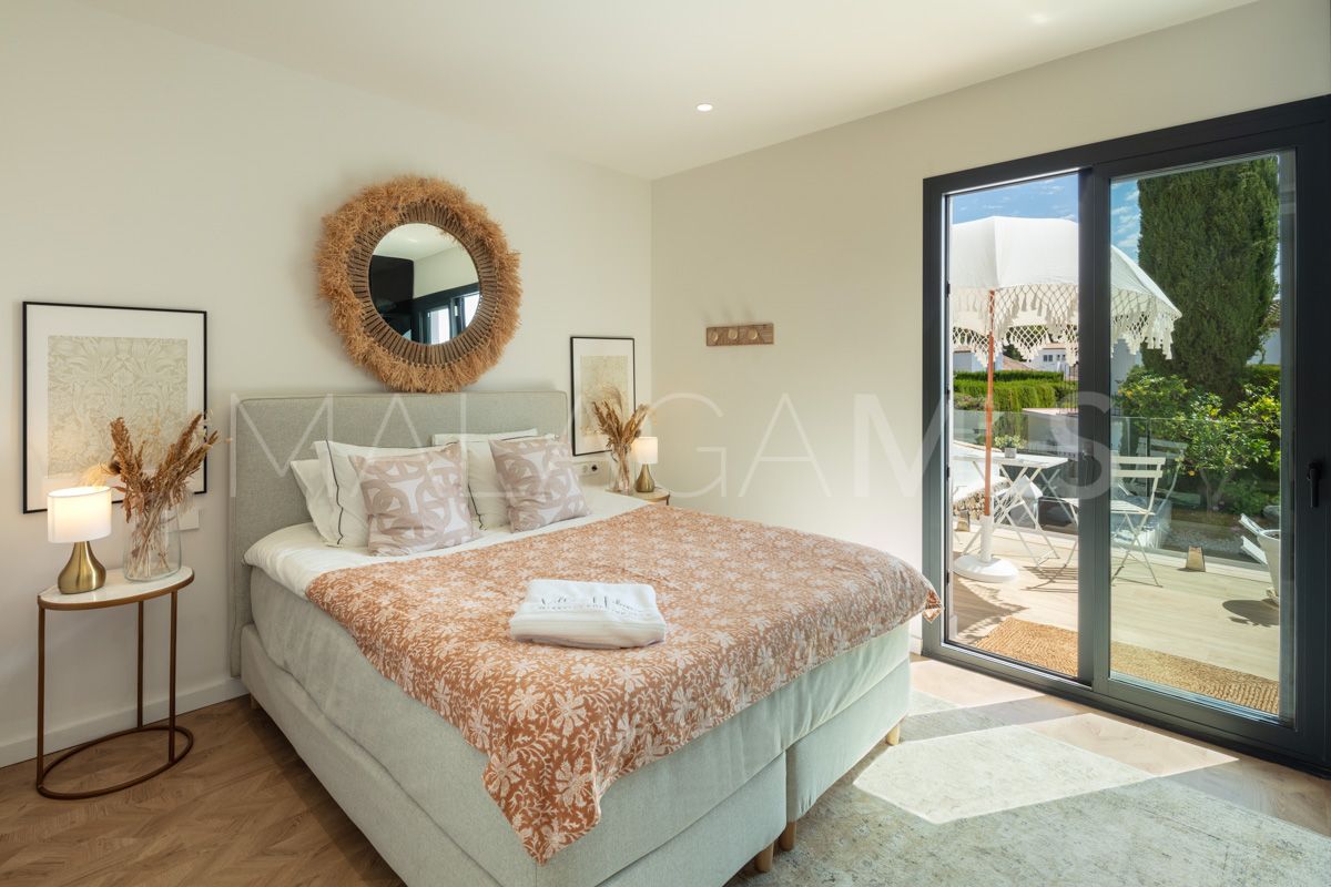Villa for sale in Nueva Andalucia
