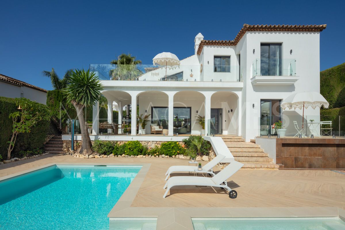 Villa for sale in Nueva Andalucia